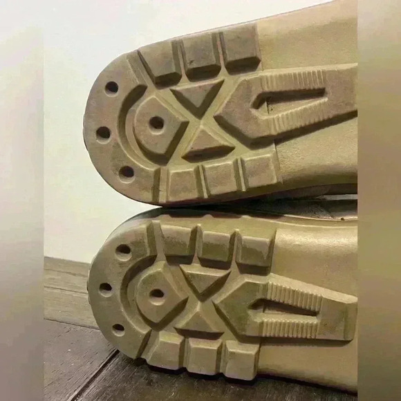 UGG Ultra Short Sundance Boots Womens size 6 - Picture 11 of 11